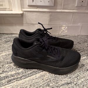 Women’s Brooks Adrenaline 24 Size 9 Wide